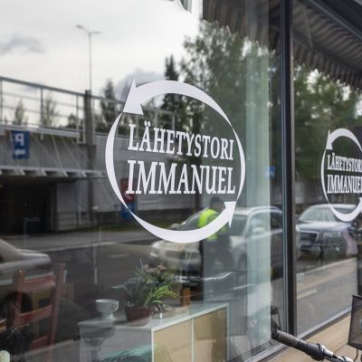 kirpputori Immanuelin ikkunat