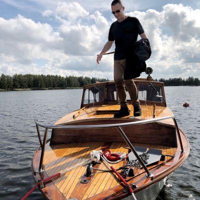 Kuvassa Jouni Mustonen veneessä