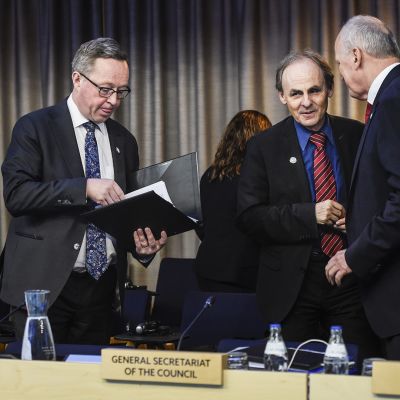Valtiovarainministeri Mika Lintilä isännöi Finlandia-talon kokousta.