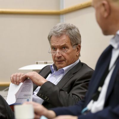 Tasavallan presidentti Sauli Niinistö vastasi kysymyksiin ja keskusteli kuuntelijoiden kanssa Yle Radio 1:ssä 14. joulukuuta.