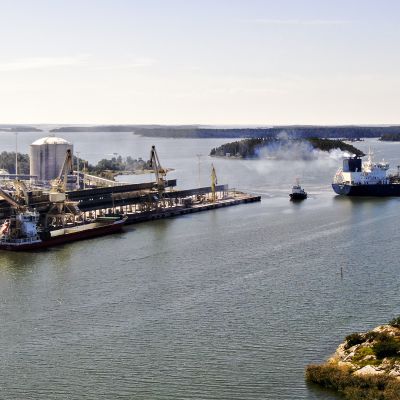 Yara Nauma -niminen alus saapumassa Uudenkaupungin satamaan iltapäivällä 7. elokuuta 2020.