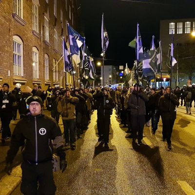 Pohjoismaisen vastarintaliikkeen marssi Helsingissä itsenäisyyspäivänä 2017.