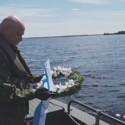 Seppeleenlasku Taipalsaaren uhrien muistoksi