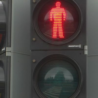 Lintulammen asukasyhdistyksen vapaaehtoiset suojaavat lasten koulutietä