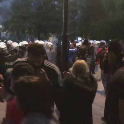 Mielenosoittajat ottivat yhteen poliisin kanssa Montenegrossa Cetinjen kaupungissa