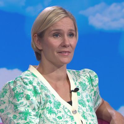 Laura Malmivaara esikoisromaanistaan: "Menin lukkoon, ja kirjoittaminen tuntui hyvältä tavalta käsitellä sitä"