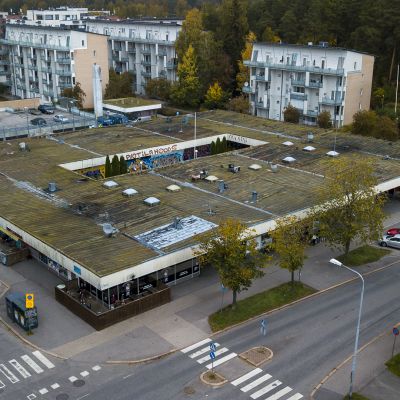 Video näyttää Helsingin ostareiden lumon ja tuhon, nyt kun lähiöhistoriaa puretaan pala kerrallaan