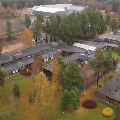Oulun kaupunki myy Nallikarin monitoimikeskusta huutokauppasivustolla – myynti ei ole läpihuutojuttu muun muassa korkeiden kustannusten vuoksi