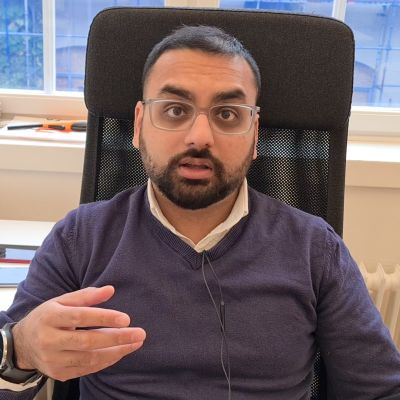Razeem Hussain olisi haluttu Ruotsin työmarkkinoilla, mutta hänet karkotetaan työnantajan virheen vuoksi.