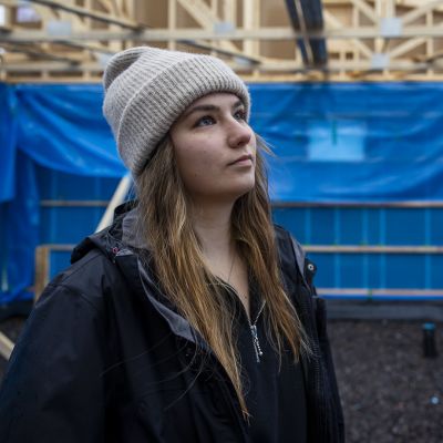 19-vuotias Ella rakennuttaa omakotitaloa