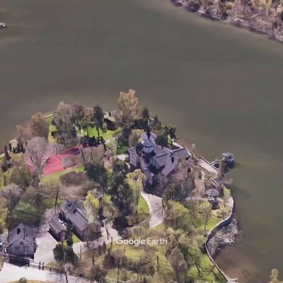 Pääministerin virka-asunto Kesäranta Helsingin Meilahdessa Google Earth -palvelun kuvaamana.