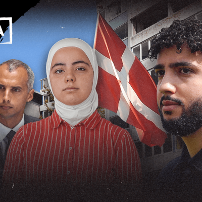 Kuvassa vasemmalla Tanskan maahanmuuttoministeri Mattias Tesfaye, keskellä lukiolainen Nadia Doumani, reunassa Ibrahim El-Hassanin kasvot. Taustalla Tanskan lippu.