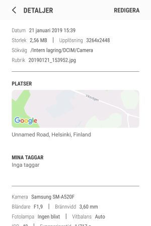 I vissa Androidtelefoner får du information om bilden genom att trycka på infoknappen i bildgalleriet. Om du har GPS-läget på får du också platsinformation Skärmdump från en Androidtelefon.