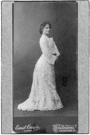 Laulajatar Dagmar Hagelberg-Raekallion nuoruudenkuva. Otettu ennen vuotta 1910.
