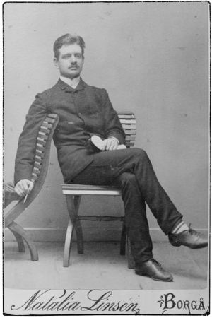 Jean Sibeliuksen ylioppilaskuva vuodelta 1885 Jean Sibeliuksen ylioppilaskuva vuodelta 1885.