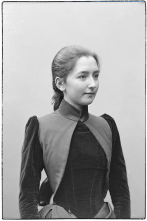 Aino Järnefelt 1890.