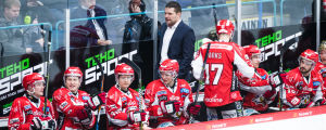 Sämsta ligasäsongen i modern tid. Bänken i Vasa Sport under en ligamatch.