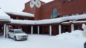 Kunnanlääkärit är beläget i samband med kommungården i Kiuruvesi. Kommunhuset i Kiuruvesi.