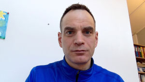 Den norska forskaren Øistein Svanes efterlyser striktare reglering av rengöringsmedel och att myndigheter uppmuntrar tillverkarna att utveckla medel som inte kan inhaleras. Den norska forskaren Øistein Svanes.