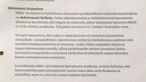 Ett husbolag i Esbo meddelar invånare om förbud att ladda elbilar i värmestolpar. Ett husbolag meddelar invånare om förbud att ladda elbilar i värmestolpe.