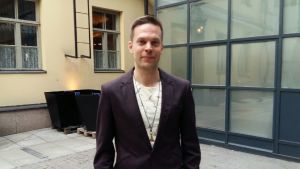Skådespelaren Mikko Nousiainen Skådespelaren Mikko Nousiainen poserar