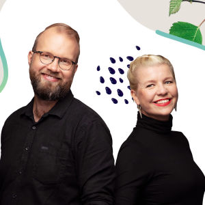 Graafisella, kesäisellä kuvapohjalla Ylen toimittajat Pietari Kylmälä ja Anna Tulusto.