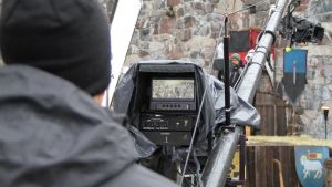 Regissören Antti-Jussi Annila på inspelningsplatsen Från inspelningen av tv-serien Heroes of the Baltic Sea med regissören A J Annala