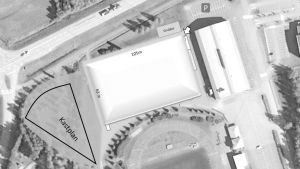 Såhär kunde den nya bollhallen placeras enligt det aktuella förslaget. Ritning på hur Pedersöre nya bollhall skulle placeras.