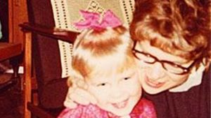 Sirpa Kähkönen som fyraåring tillsammans med sin mor 1968. Sirpa Kähkönen som fyraåring tillsammans med sin mor. 1968.