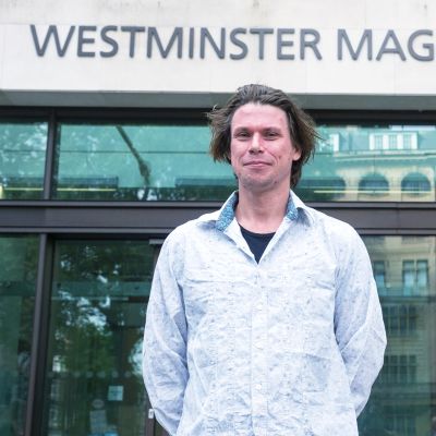 Lauri Love Westminsterin käräjäoikeuden edessä heinäkuussa 2016.