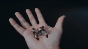 Drönare ur den fiktiva filmen Slaughterbots, som är en del av kampanjen att förbjuda autonoma vapen i krig.
