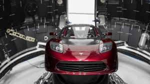 Elon Musks rymd-roadster, på väg mot Mars just nu. Här är bilen som Elon Musk ska skicka till omloppsbana runt Mars.