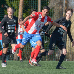Matias Astrada spelar fotboll i BK-46. 