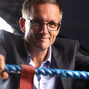 Lääkäri ja toimittaja Michael Mosley tutkii terveyden muoti-ilmiöitä ja terveysväittämiä. 