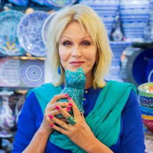 Näyttelijä Joanna Lumley matkaa Silkkitiellä.