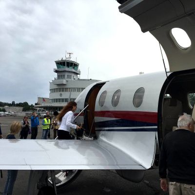 Go! Aviation -yhtiön Pilatus PC 12 NG -lentokone esittelyssä Malmin lentokentällä heinäkuussa 2016.