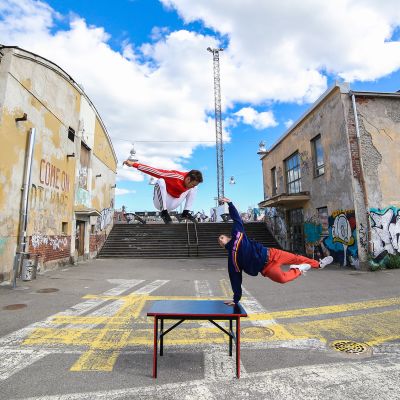 ClunkerCircus Helsingin Suvilahdessa.