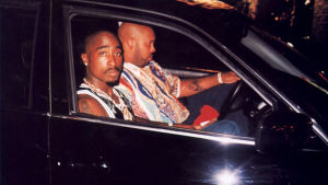 Tupac Shakur bredvid Suge Knight i BMW Tupac Shakur bredvid Suge Knight i BMW