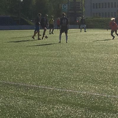 MyPan juniorit toimivat hyväntekeväisyysottelussa pallopoikina.