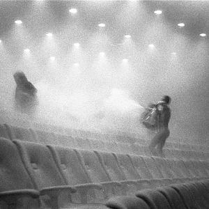 Eeli Aallon valokuvat ovat ainut kuvallinen dokumentti Jumalan teatterin esityksestä 1987