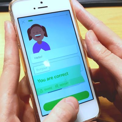 Duolingo on kielten opiskeluun tarkoitettu ilmainen oppimissovellus. Käyttäjä voi vertailla edistymistään ja kilpailla tuloksissa kavereidensa kanssa.