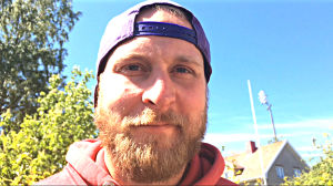 Robert Helenius berättade om hur det var att kallas dum i skolan. Robert Helenius är glad efter att inspelningen av sommarpratet är över