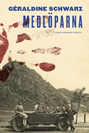 Boken har tilldelats EU:s litteraturpris och översatts till åtta språk. Géraldine Schwarz: Medlöparna (omslag)