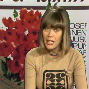 Sinikka Hein juontaa Iltatähteä vuonna 1977.