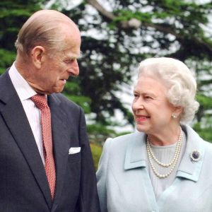 Elizabeth och Philip var gifta i 73 år, till hans död den 9 april 2021. Prins Philip och drottning Elizabeth.
