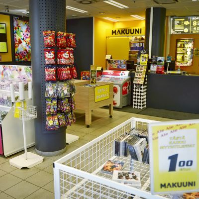 Videovuokraamo Makuunin myymälä.