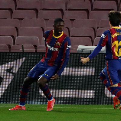 Ousmane Dembele tuulettaa maalia