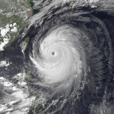 Satellitbild av tyfonen Neoguri som drar in över Japan.