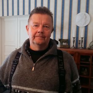 Martti Virtanen i Nobel-salen i Villa Sibbe. Martti Virtanen i Nobel-salen i Villa Sibbe.