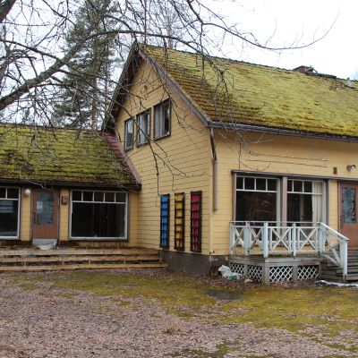 Miikkulan tv-kylän kaupparakennus.